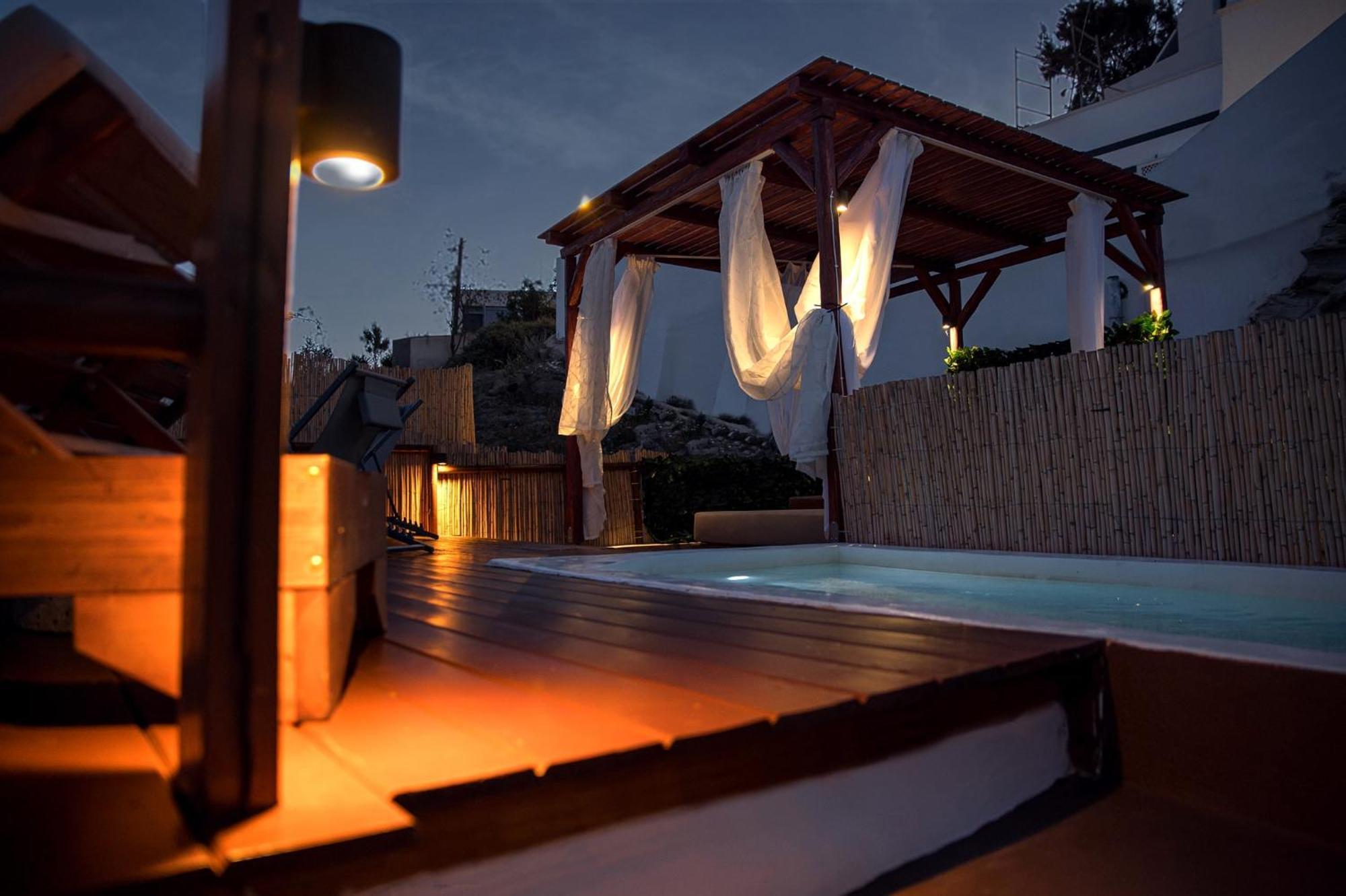 Willa Santorini Rooftop Hot Tub With Panoramic Views