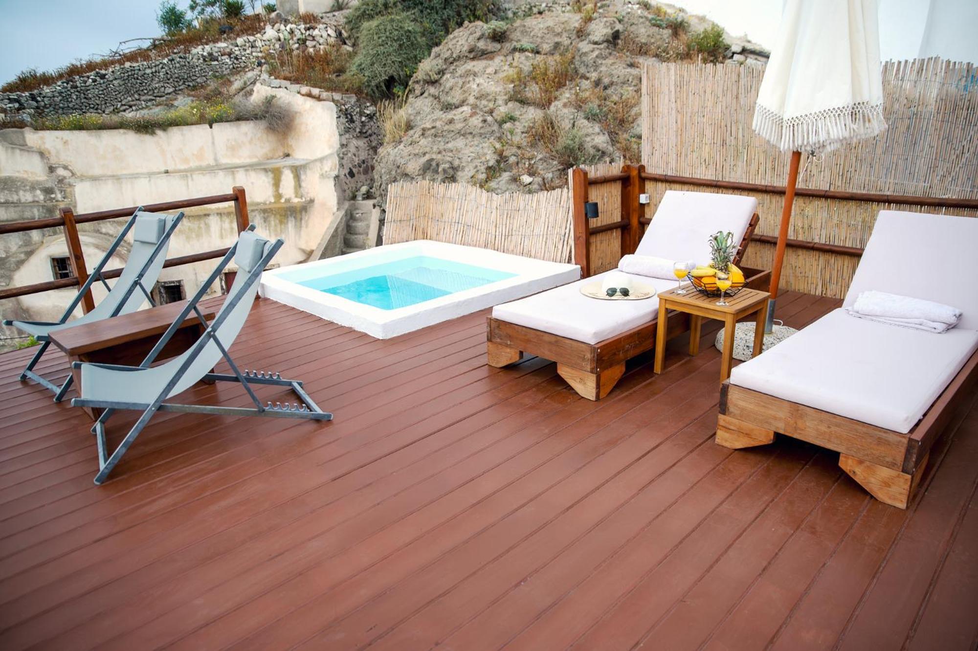 Willa Santorini Rooftop Hot Tub With Panoramic Views