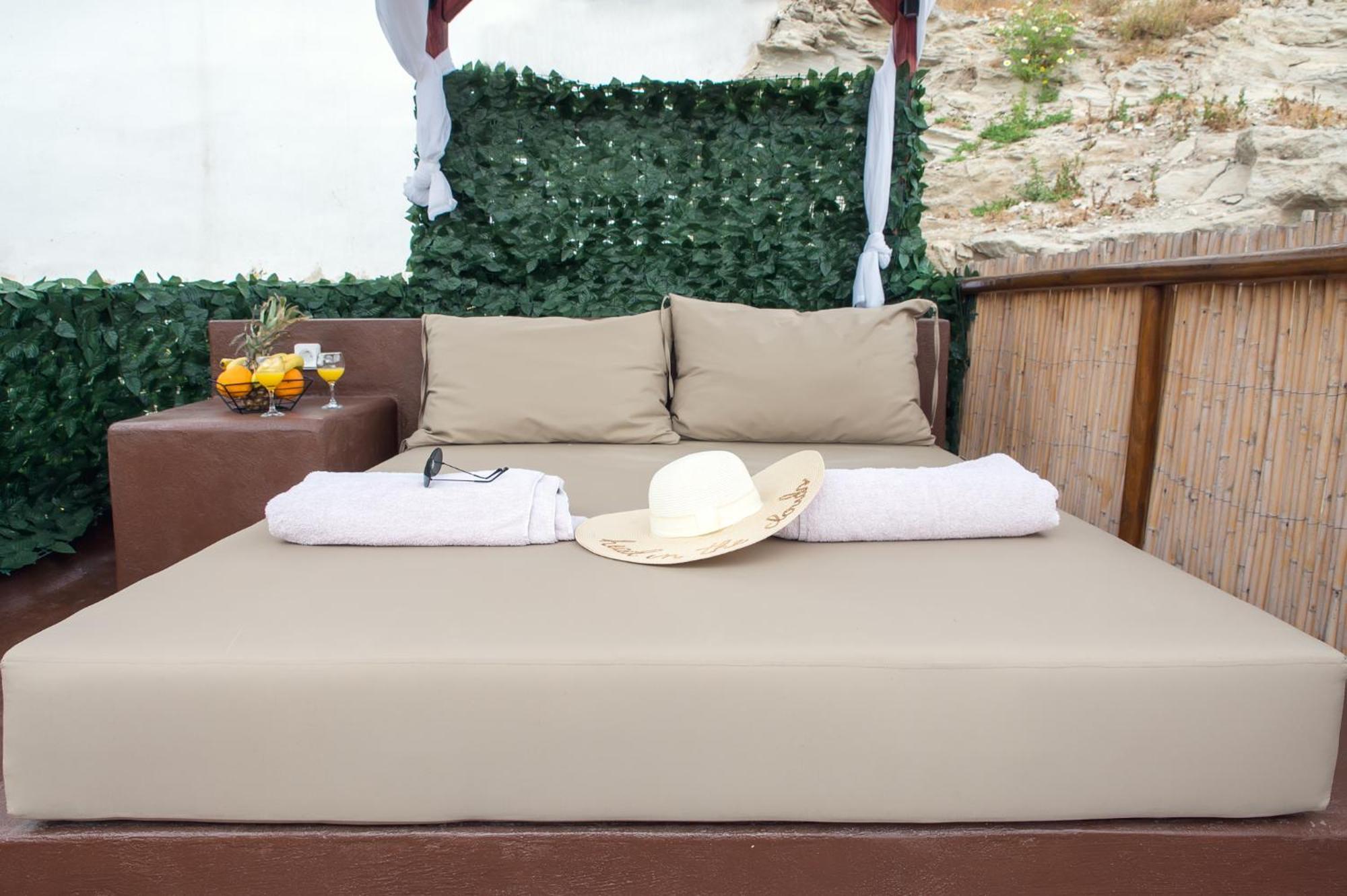 Santorini Rooftop Hot Tub With Panoramic Views Akrotiri (Santorini)
