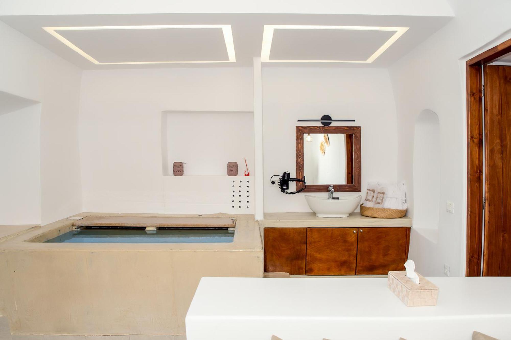 Santorini Rooftop Hot Tub With Panoramic Views Akrotiri (Santorini)